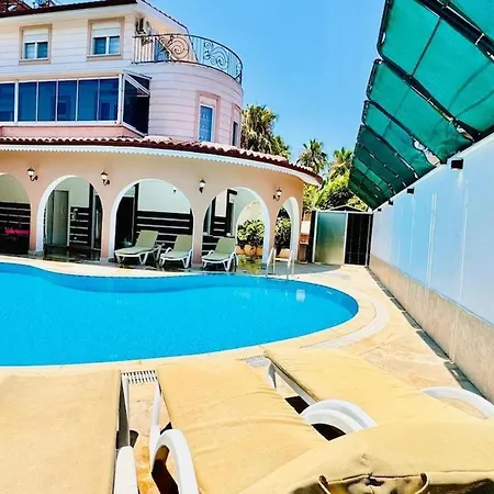 Super 4 Bedroom Villa With Pool